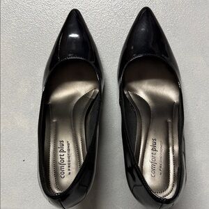 Secondhand Comfort Plus by Predictions Black Patent Heels